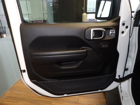 Used 2023 Jeep Wrangler Sport S image 19