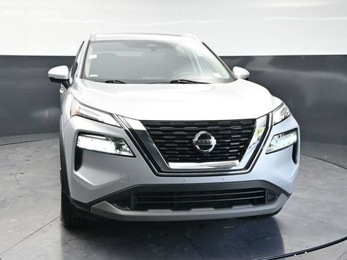 Used 2021 Nissan Rogue SV w/ Premium Package FWD image 2