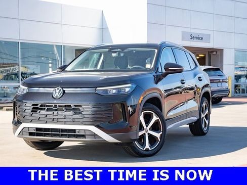 New 2025 Volkswagen Tiguan SE image 2