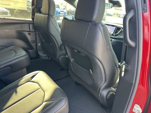 New 2026 Chrysler Pacifica Select image 47