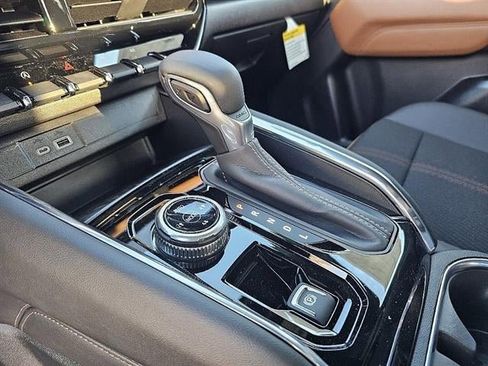 Used 2024 GMC Canyon AT4 w/ Technology Package image 30