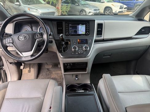 Used 2018 Toyota Sienna XLE w/ XLE Navigation Package AWD/4WD image 20