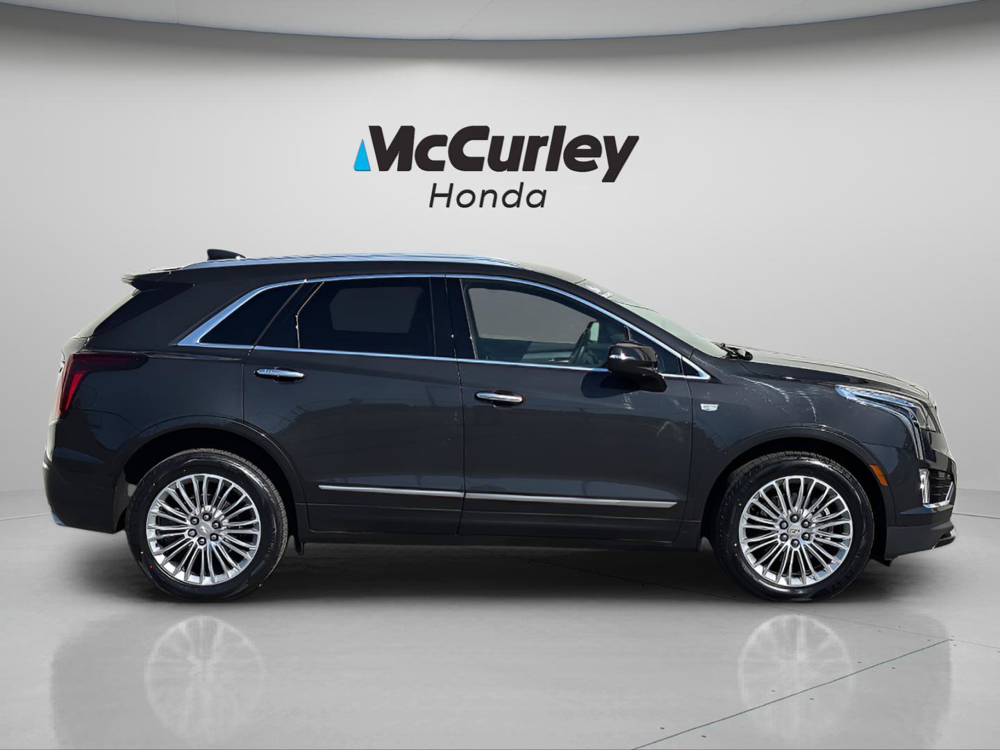 Used 2020 Cadillac XT5 Luxury FWD image 2
