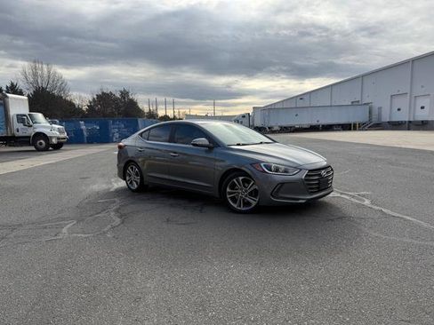 Used 2017 Hyundai Elantra Limited image 2