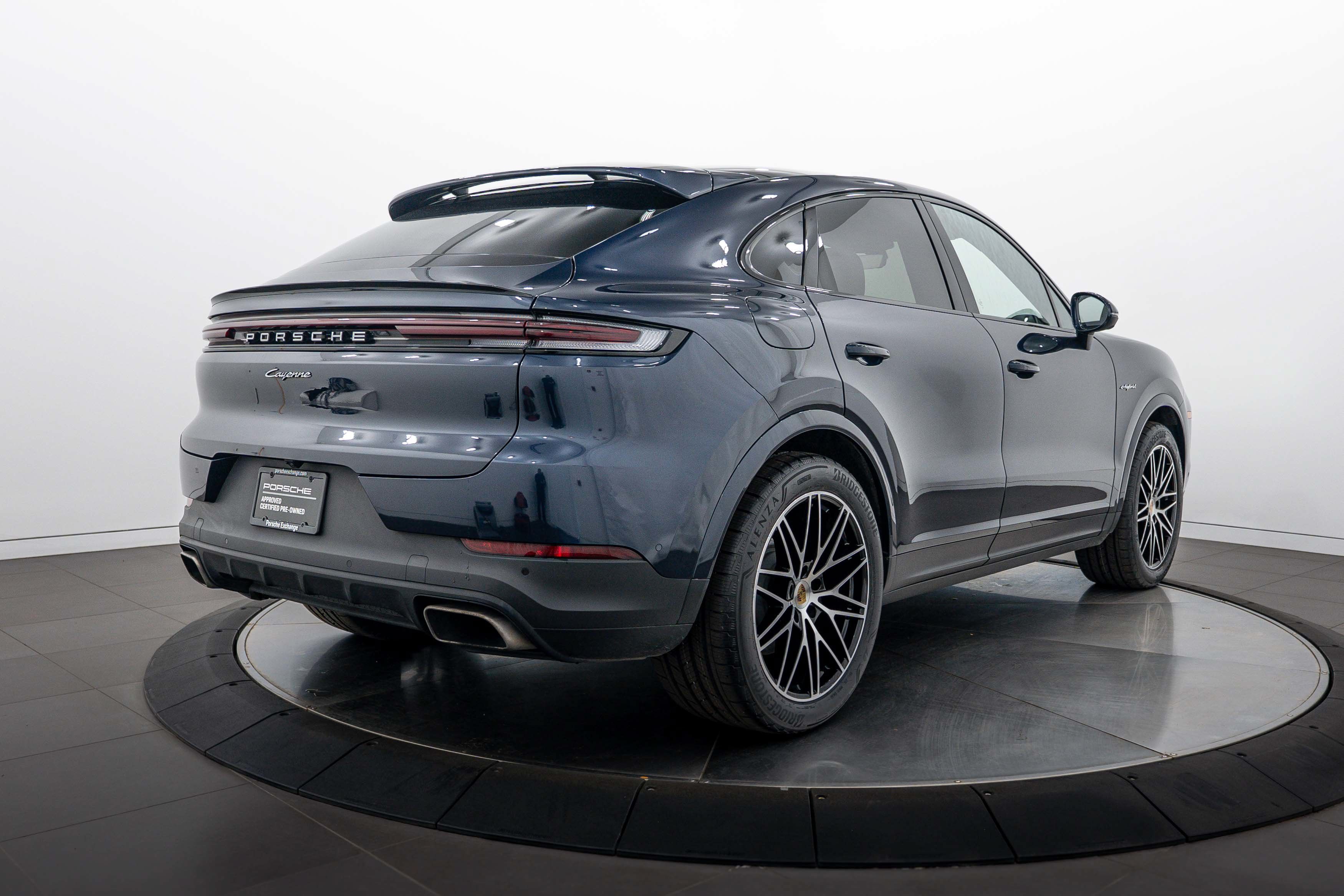 Certified 2024 Porsche Cayenne Coupe AWD/4WD image 8