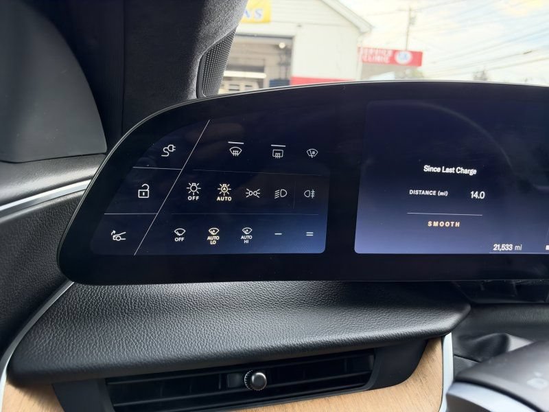 Used 2024 Lucid Air Touring AWD/4WD image 27