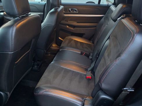 Used 2019 Ford Explorer XLT w/ Equipment Group 202A image 10