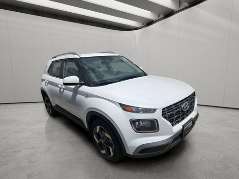 Used 2025 Hyundai Venue SEL FWD image 10