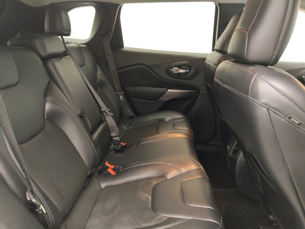 Used 2020 Jeep Cherokee Latitude Plus w/ Cold Weather Group AWD/4WD image 19