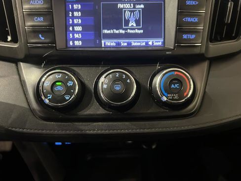 Used 2016 Toyota RAV4 LE image 28