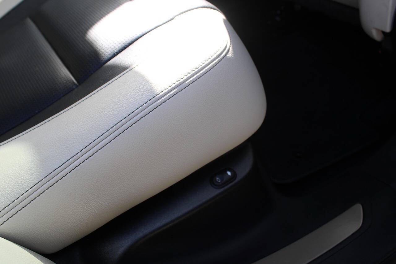 Used 2019 Jaguar F-PACE S AWD/4WD image 28