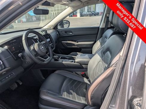 Used 2023 Nissan Pathfinder Platinum w/ Lighting Package (N93) AWD/4WD image 14