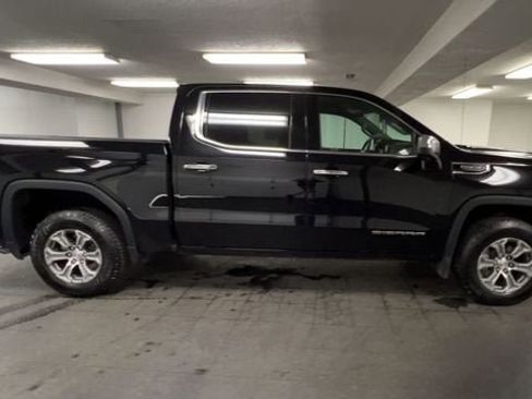 Used 2025 GMC Sierra 1500 SLT image 9