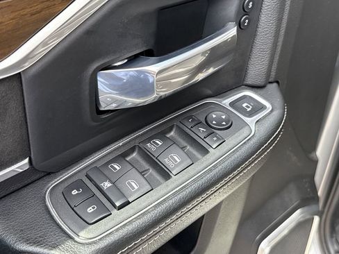 Used 2022 RAM 3500 Laramie AWD/4WD image 11