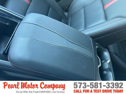 Used 2025 Chevrolet Traverse RS w/ LPO, Floor Liner Package AWD/4WD image 19