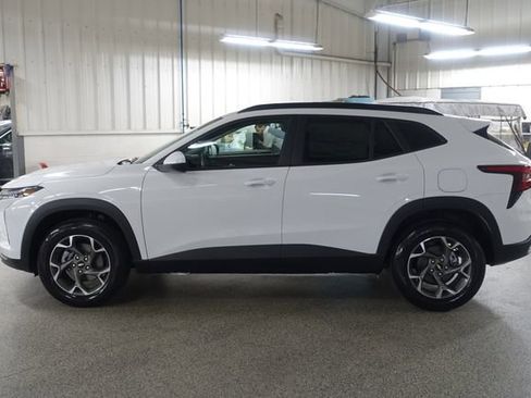New 2026 Chevrolet Trax LT w/ LT Convenience Package FWD image 4