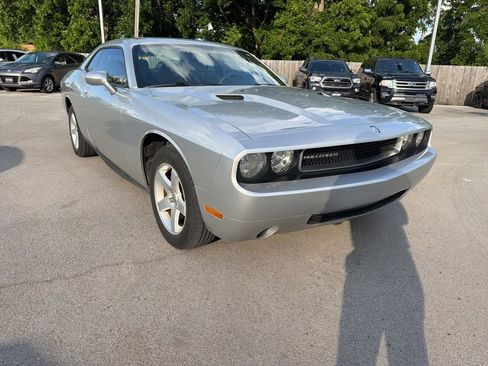 Used 2010 Dodge Challenger SE RWD image 3
