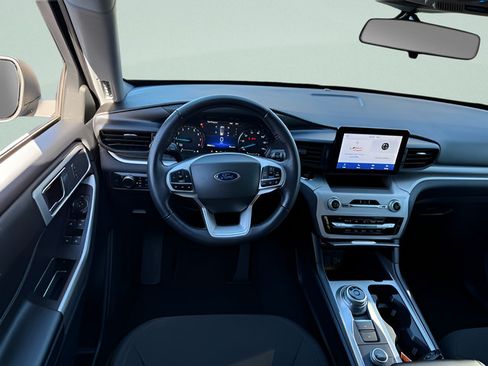 Certified 2022 Ford Explorer XLT AWD/4WD image 7