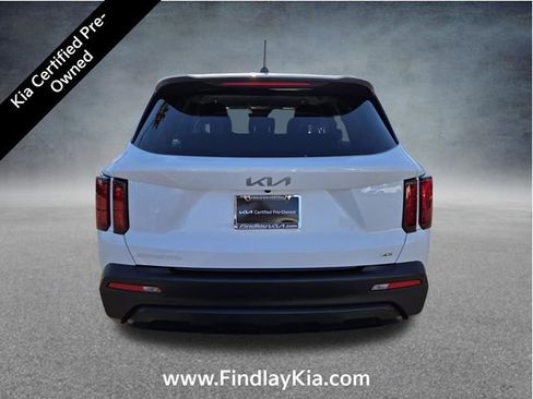 Certified 2023 Kia Sorento LX image 9
