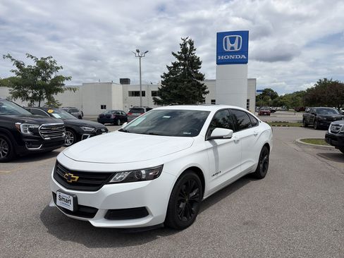 Used 2015 Chevrolet Impala LT FWD image 1