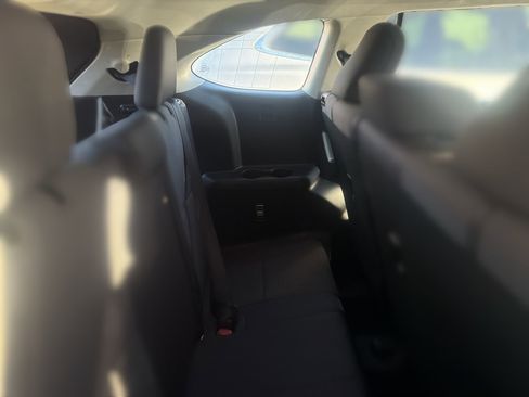 Used 2022 Toyota Highlander LE image 19