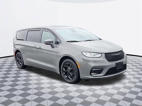 Used 2022 Chrysler Pacifica Touring-L w/ S Appearance Package image 8
