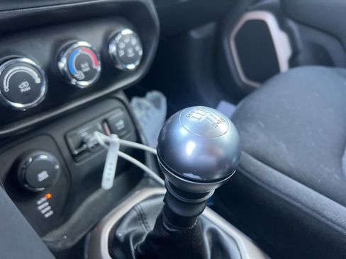 Used 2016 Jeep Renegade Sport w/ Power & Air Group image 15