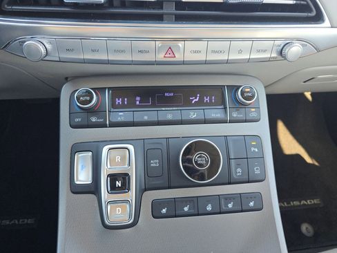 Used 2022 Hyundai Palisade Calligraphy image 16