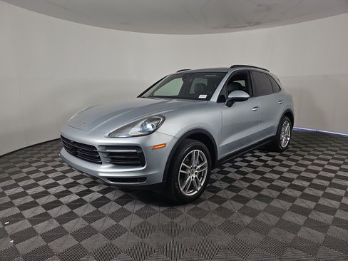 Used 2023 Porsche Cayenne AWD/4WD image 8