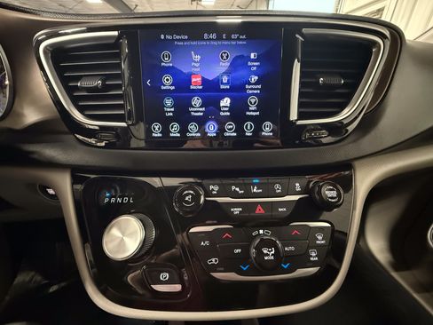 Used 2017 Chrysler Pacifica Touring-L Plus FWD image 30