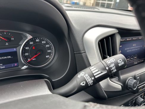 Used 2024 GMC Terrain SLT image 54