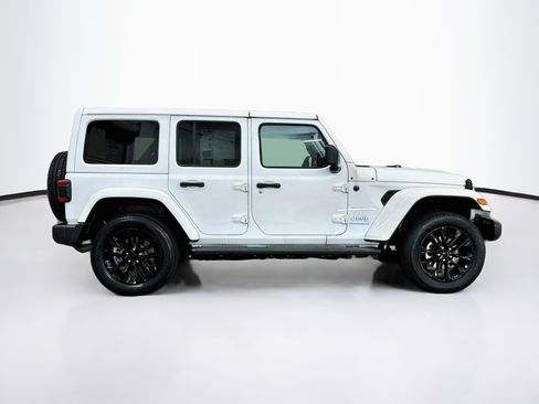 Used 2023 Jeep Wrangler Unlimited Sahara w/ Cold Weather Group AWD/4WD image 10