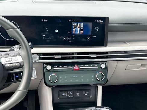 Used 2025 Hyundai Tucson Limited FWD image 16