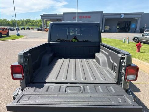 Used 2021 Jeep Gladiator Sport AWD/4WD image 12