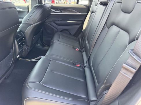 New 2025 Jeep Grand Cherokee Limited w/ Black Appearance Package AWD/4WD image 10