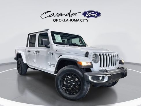Used 2023 Jeep Gladiator Overland AWD/4WD image 1