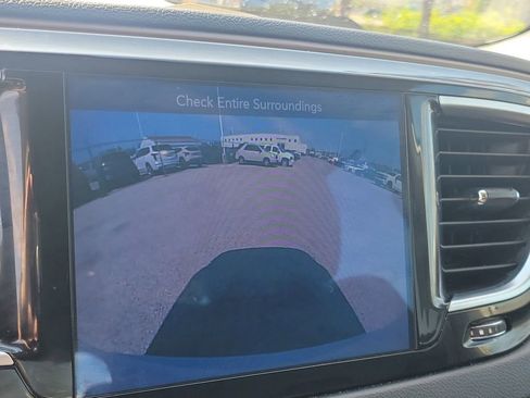 Used 2017 Chrysler Pacifica Touring-L Plus FWD image 29