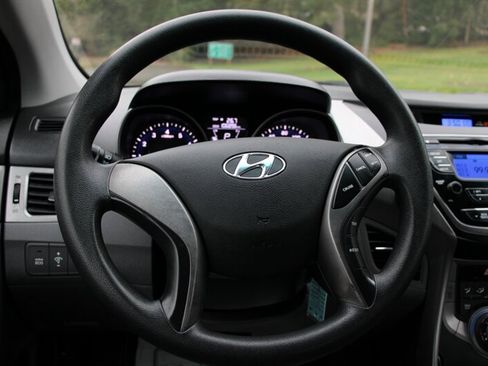 Used 2013 Hyundai Elantra GLS image 17