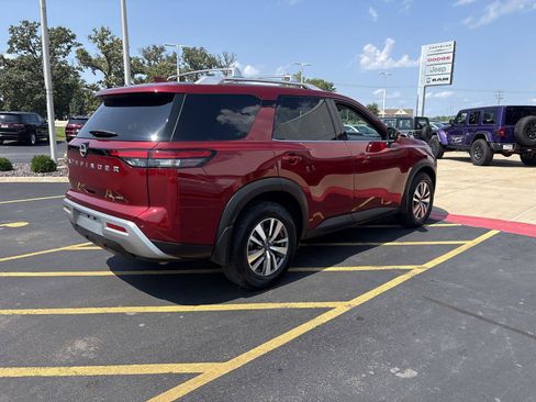 Used 2022 Nissan Pathfinder SL AWD/4WD image 5