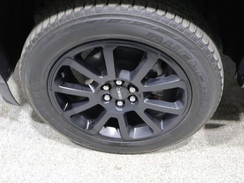 Used 2022 GMC Canyon Denali w/ Denali Black Edition Package AWD/4WD image 10