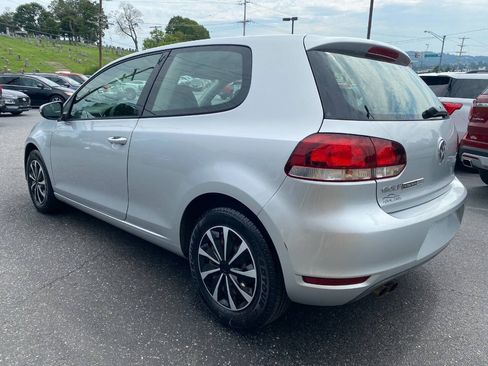 Used 2011 Volkswagen Golf 2-Door FWD image 5