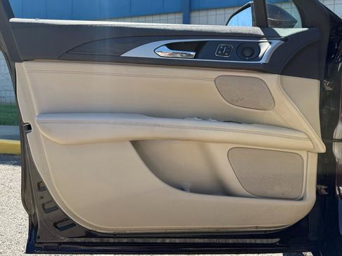 Used 2020 Lincoln MKZ Reserve FWD image 18