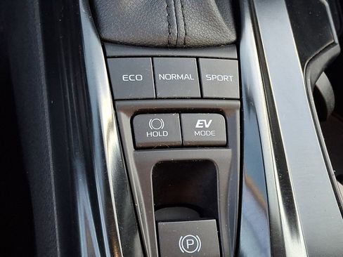 Used 2025 Toyota Camry SE image 23