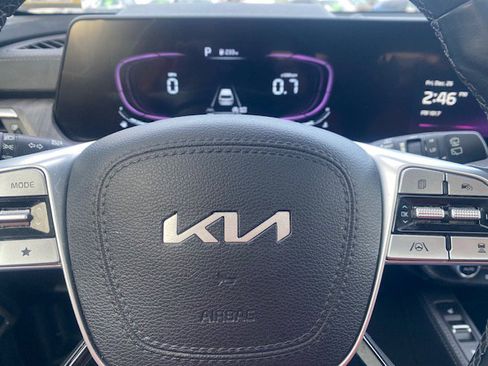 Used 2023 Kia Telluride EX w/ EX Captain's Chair Package image 7