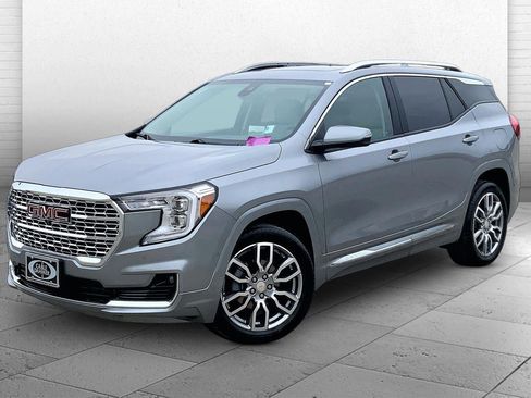 Used 2024 GMC Terrain Denali w/ Denali Premium Package AWD/4WD image 12