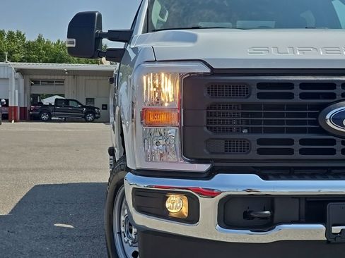 New 2026 Ford F250 XL AWD/4WD image 9