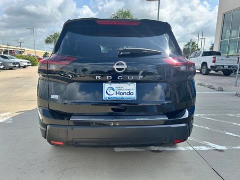 Used 2026 Nissan Rogue SV FWD image 5