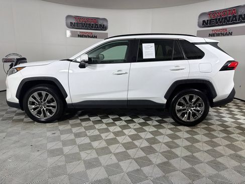 Used 2020 Toyota RAV4 XLE Premium FWD image 7