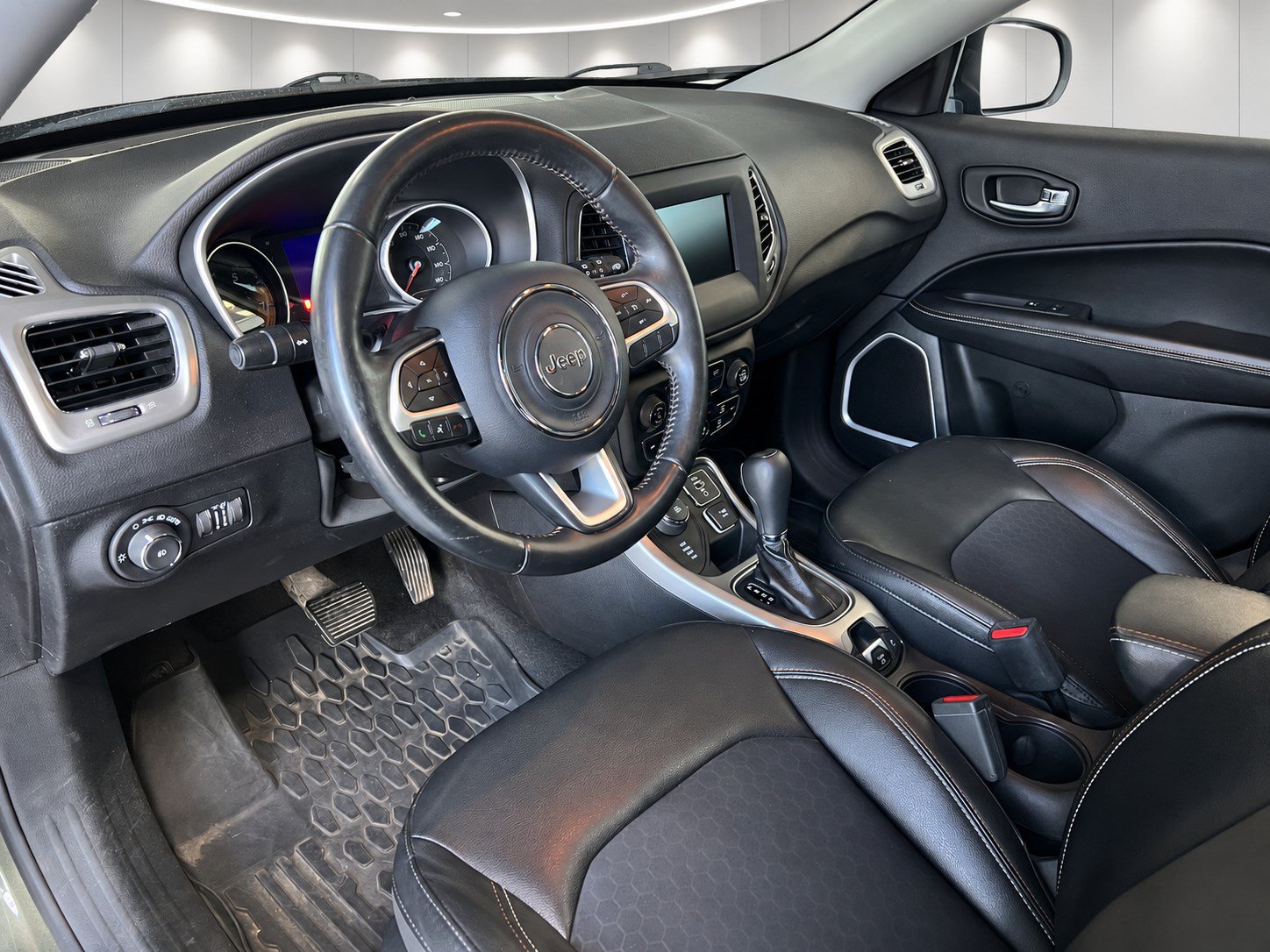 Used 2019 Jeep Compass Latitude w/ Trailer Tow Group AWD/4WD image 9