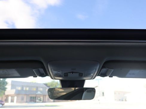 Used 2017 Toyota RAV4 Limited AWD/4WD image 28